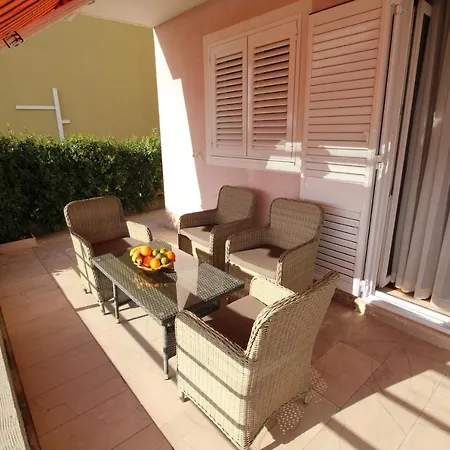 With A Nice Terrace And A View 公寓