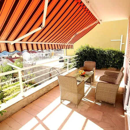 With A Nice Terrace And A View Διαμέρισμα *