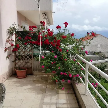 Διαμέρισμα With A Nice Terrace And A View *