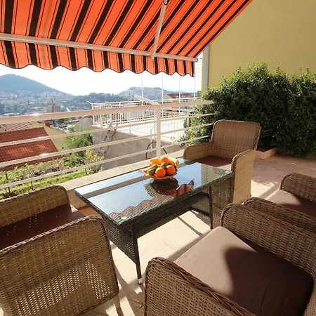 With A Nice Terrace And A View * دوبروفينك